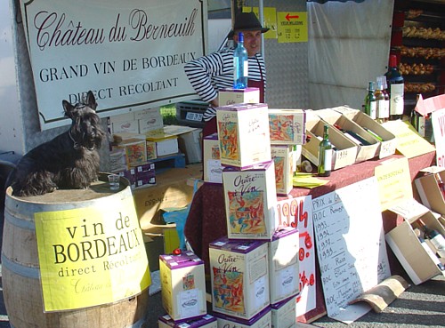 Bretagne - Markt Plestin-Les-Grèves: Weinhändler