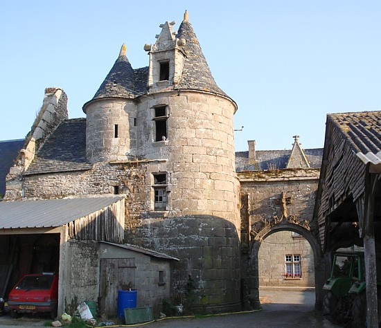 Bretagne-Burgen-Schlösser: Manoir Kermerzit.