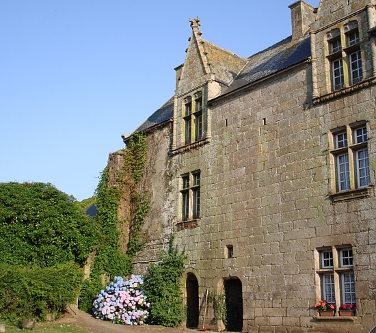 Bretagne-Burgen-Schlösser: Manoir Kermerzit.