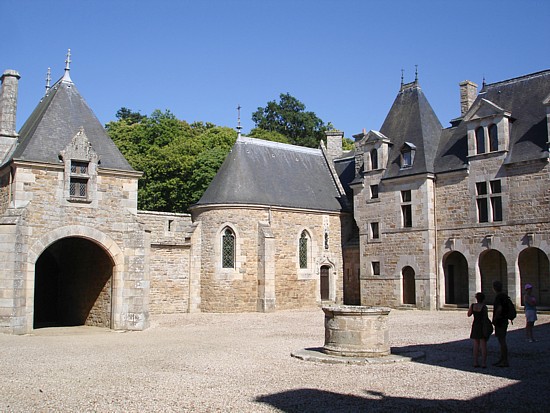 Bretagne-Schloss Rosanbo: Innenhof mit der 