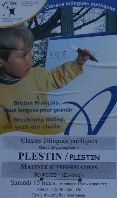 Bretonische Sprache: Werbeplakat für bilinguale Klassen.
