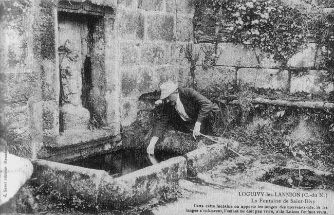 Die heilige Quelle des St-Ivy in Loguivy-les-Lannion.