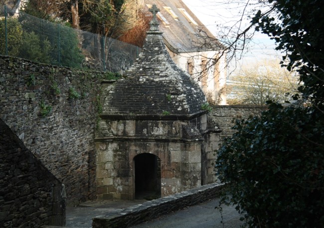 Heilige Quellen der Bretagne: Der Brunnen des St-Efflam.